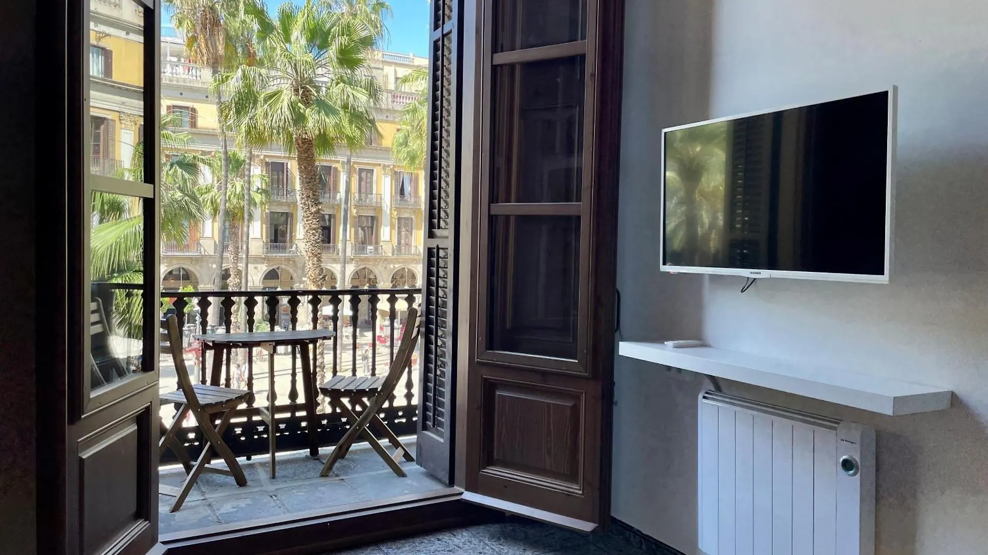 Barcelona Classic Plaza Real Apartments