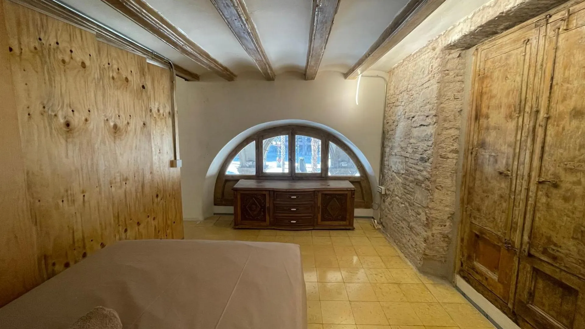 Barcelona Classic Plaza Real Apartments