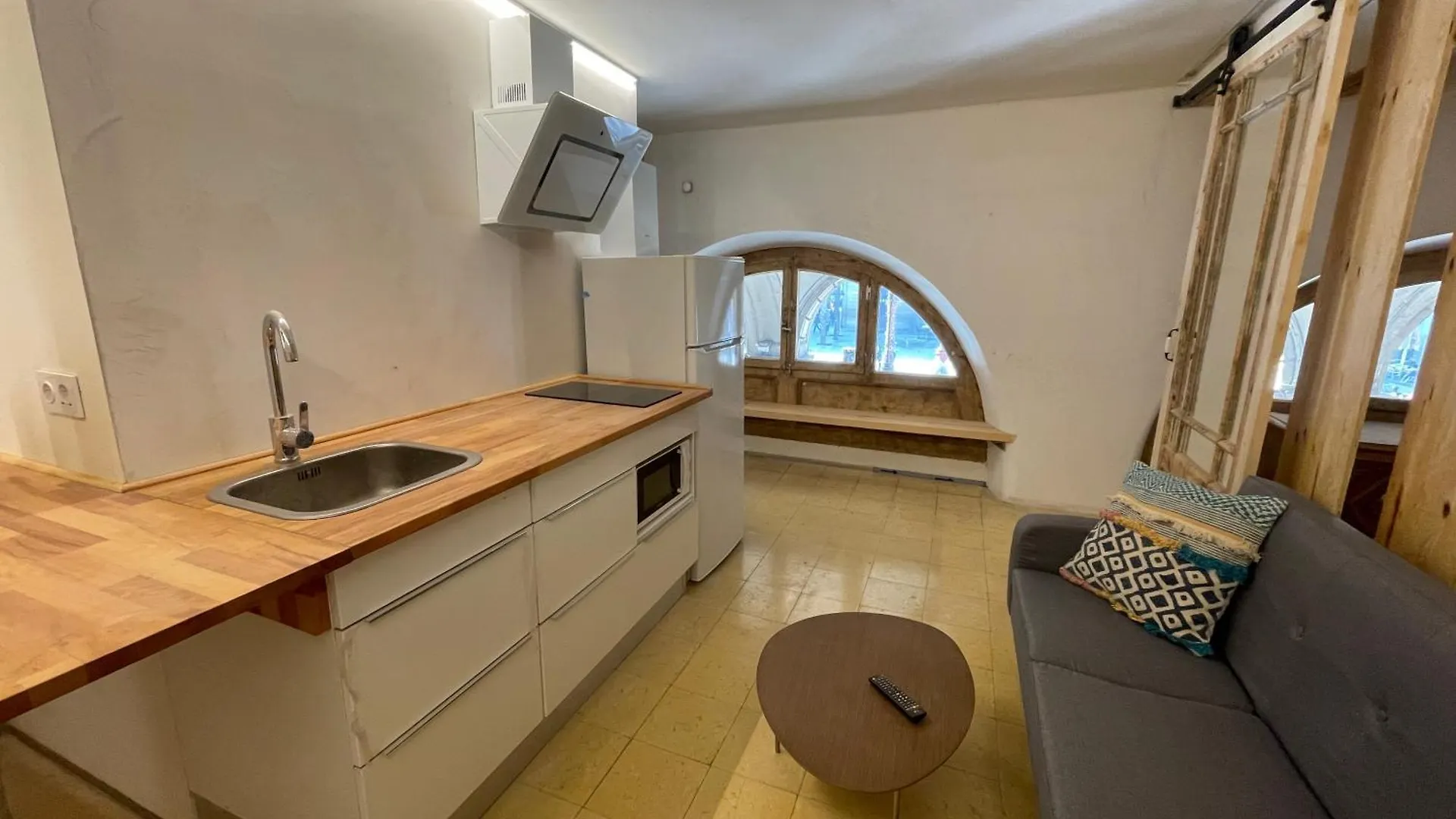 Barcelona Classic Plaza Real Apartments