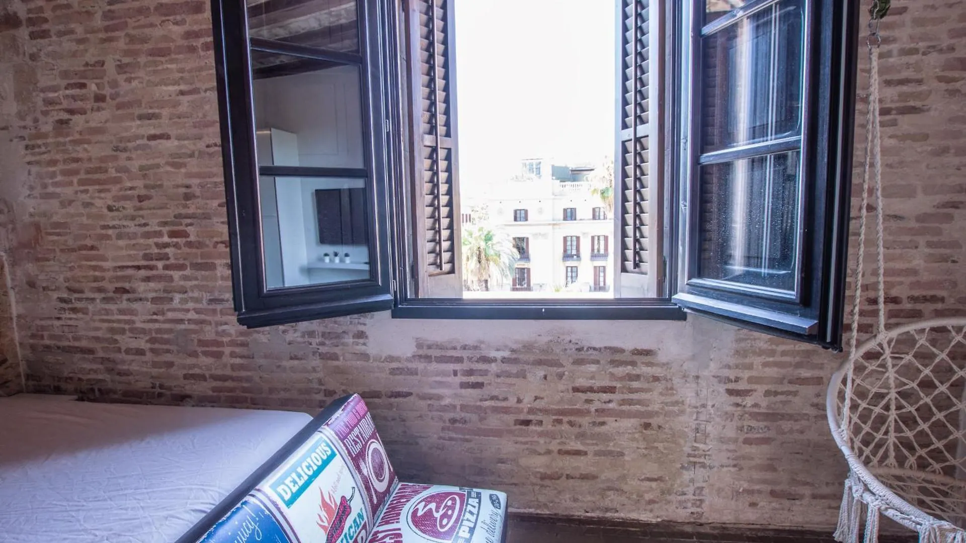 Barcelona Classic Plaza Real Apartments