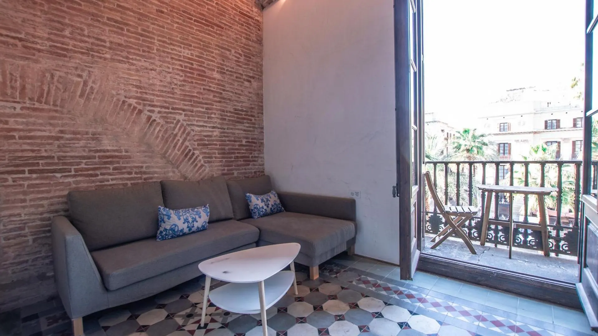 Barcelona Classic Plaza Real Apartments