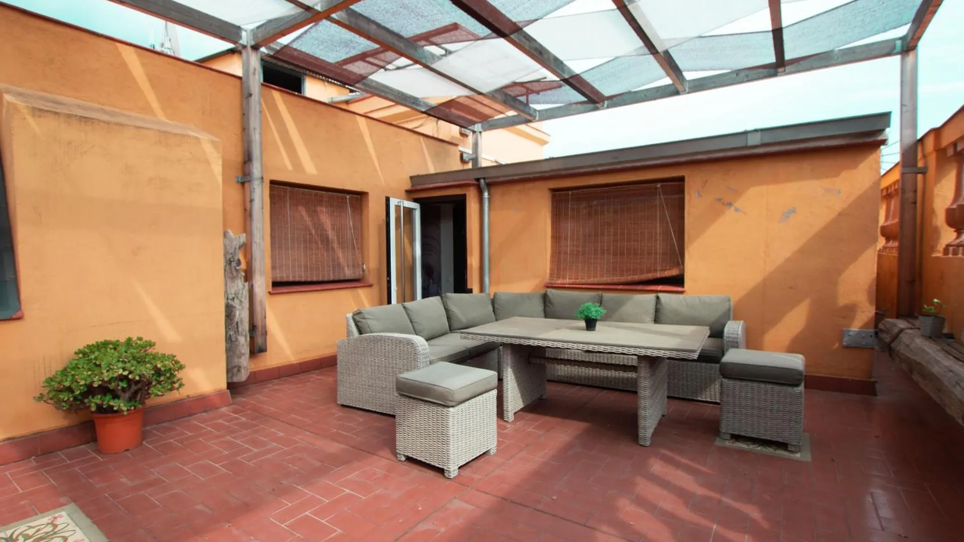 Barcelona Classic Plaza Real Apartments